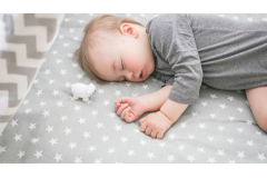 Zdrowy sen dziecka – jak na niego wpłynąć?